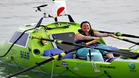 Wanita Cantik AS Taklukan Samudera Pasifik Pakai Perahu Dayung