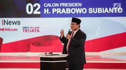 Calon presiden nomor urut 02 Prabowo Subianto memberi paparannya dalam debat kedua Pilpres 2019 di Hotel Sultan, Jakarta, Minggu (17/2). Debat bertema energi, pangan, infrastruktur, SDA, dan lingkungan hidup. (Liputan6.com/Faizal Fanani)