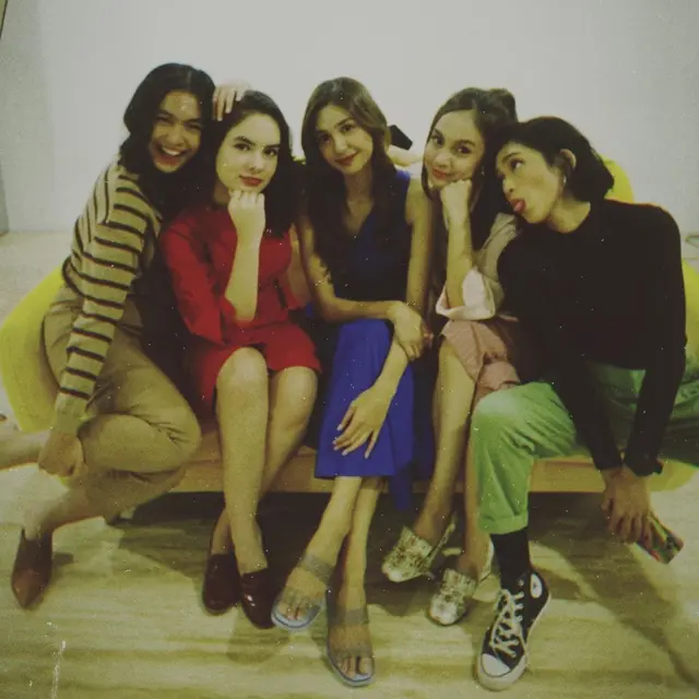 6 Potret Kebersamaan Pemain Serial Mama Mama Milenial, Bak Sudah Berteman Lama