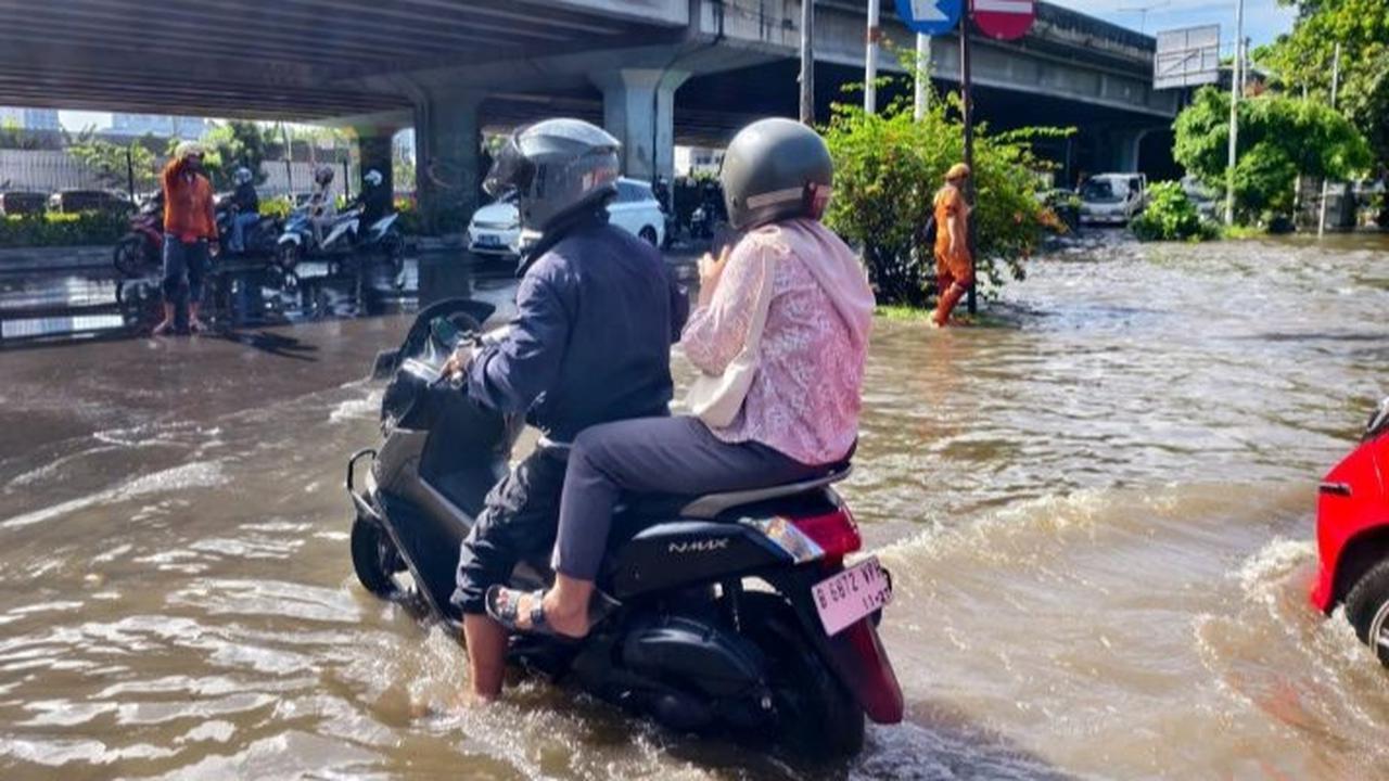 Update Banjir Jakarta: 51 RT Tergenang Air hingga Minggu Siang