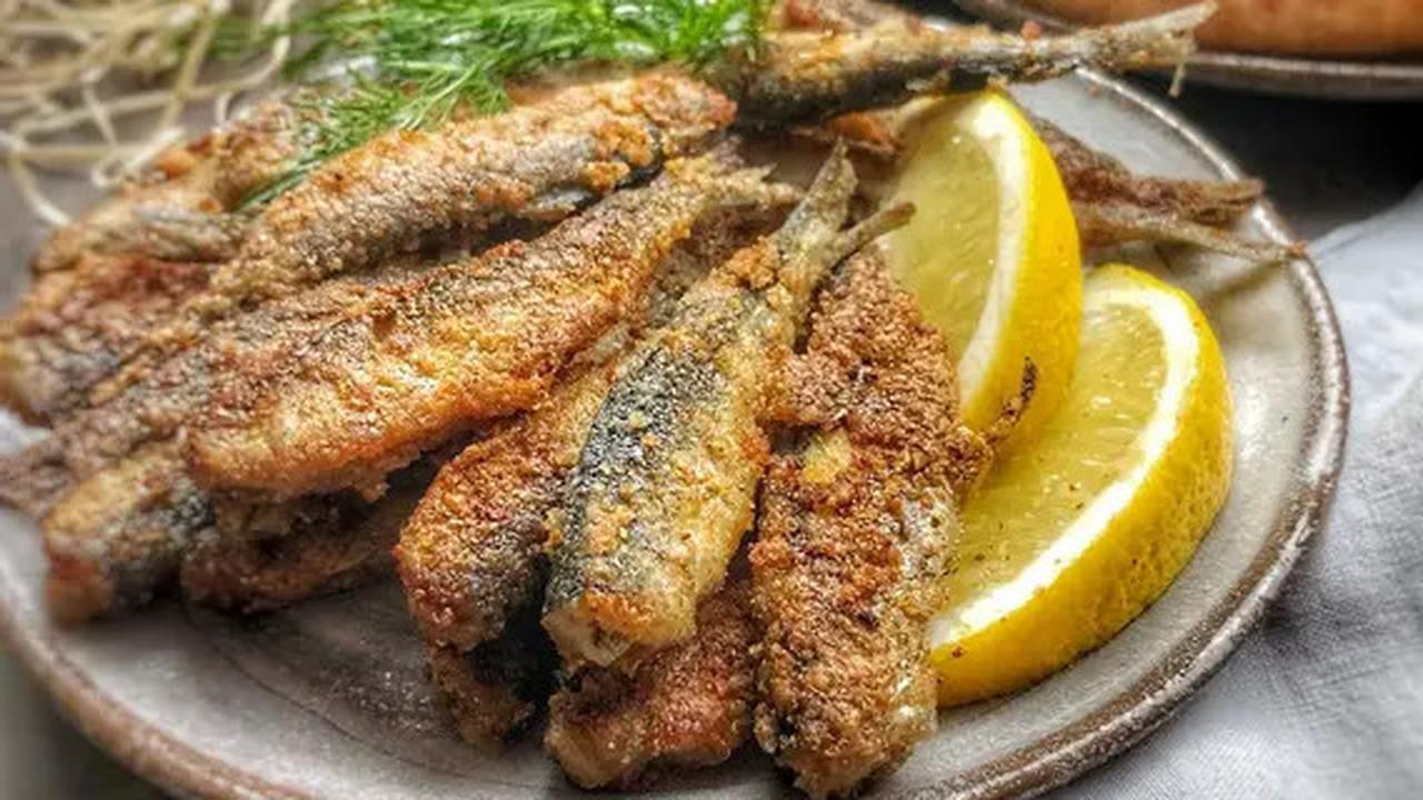 Tips Menggoreng ikan agar Tidak Lengket dan Bau Amis