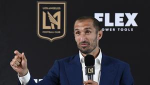 Bek Giorgio Chiellini memberikan keterangan saat diperkenalkan sebagai pemain Los Angeles FC selama konferensi pers di Stadion Banc of California di Los Angeles, California (29/6/2022). (Kevork Djansezian/Getty Images/AFP)