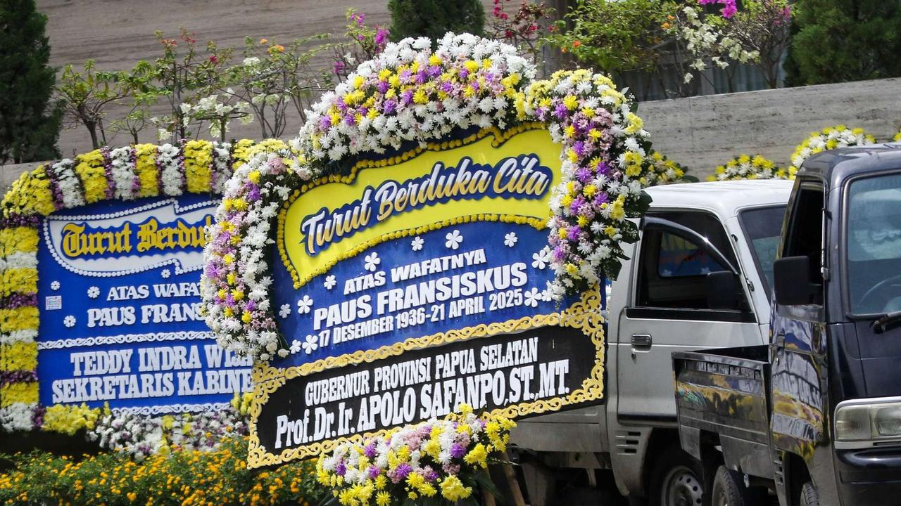Umat Katolik berdoa untuk Paus Fransiskus di Kedubes Vatikan