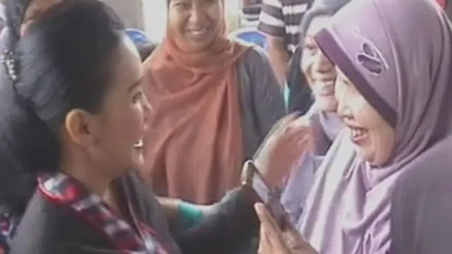 Sebelum Menuju TPS, Rieke Sungkem ke Nenek