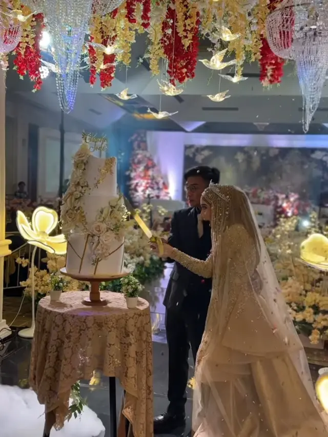 [Fimela] Pernikahan Anak Cindy Fatikasari dan Tengku Firmansyah