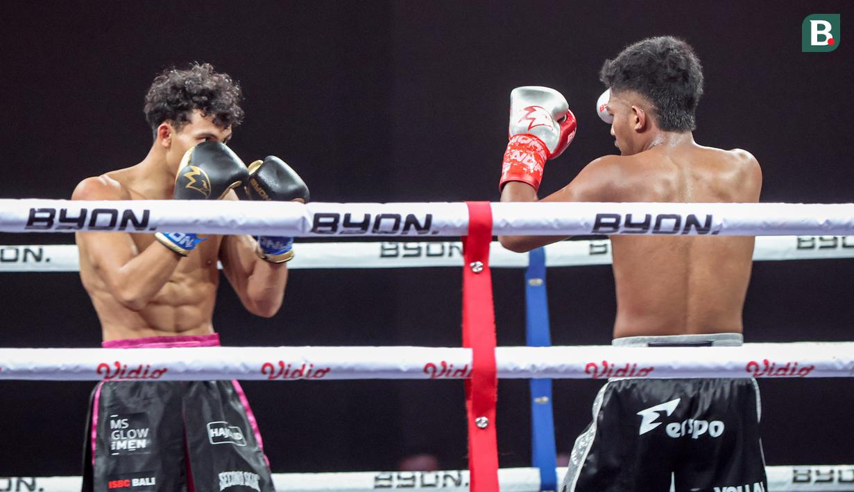 Nelson dinyatakan menang lewat keputusan juri dengan skor 29-28, 28-29 dan 30-27. (Bola.com/Nur Iman Ali)