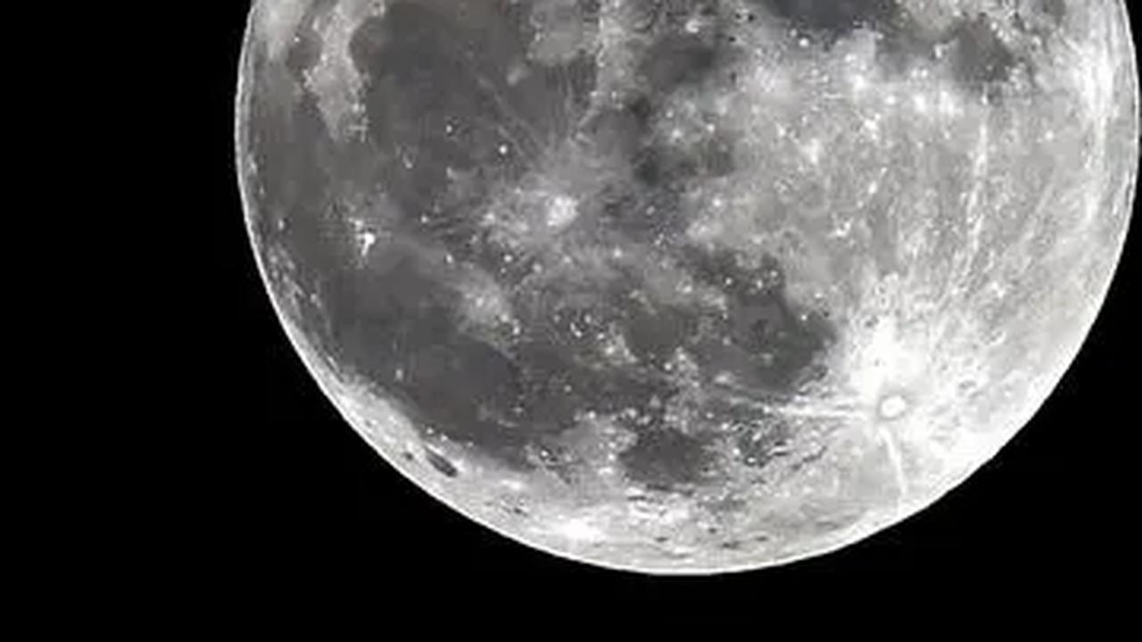 Namun, sebelum menyaksikan fenomena tersebut, Anda perlu mengetahui apa yang sebenarnya dimaksud dengan Super Blue Moon?