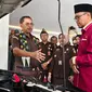 Kejati Jawa Barat, Asep Nana Mulyana saat meresmikan gedung galeri barang bukti Kejari Kota Depok di Jalan Raya Siliwangi, Kota Depok. (Liputan6.com/Dicky)