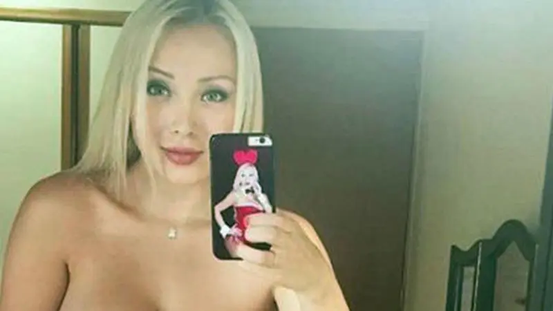 Pelayan seksi asal Cile, Daniella Chavez, unggah foto hot untuk dukung timnas Cile