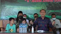 Dirjen Dukcapil Kemendagri Zudan Arif Fakrulloh selesaikan masalah nama anak terpanjang di Tuban. (Foto: Istimewa).