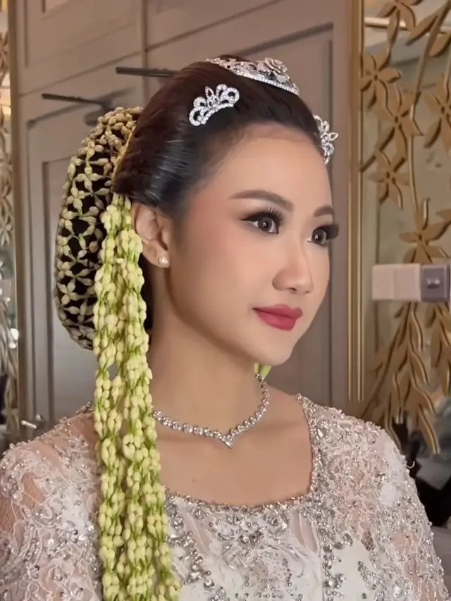 Wanita Mirip BCL
