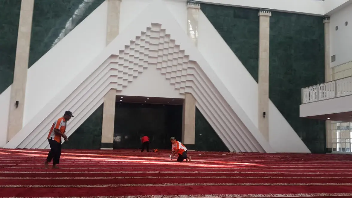 Masjid Raya KH Hasyim Asy'ari di Daan Mogot, Jakarta Barat. (Liputan6.com/Putu Merta Surya Putra)