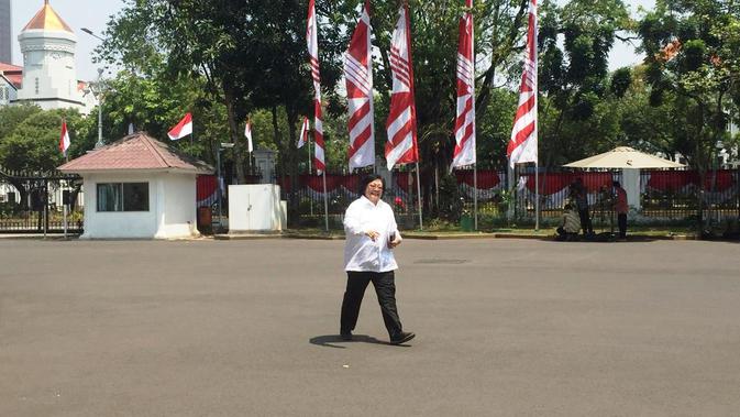 Siti Nurbaya, Menteri Lingkungan Hidup dan Kehutanan dalam Kabinet Kerja 2014-2019, tiba di Istana. (Merdeka.com/Titin Supriatin)