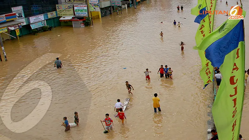 foto-banjir-tebet-utama-1-130116b.jpg