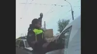 Cara Brutal Polisi Rusia Hadapi Pelanggar Lalu Lintas 