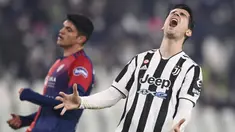 Situs Transfermarkt telah merilis banderol atau nilai pasar terbaru pesepak bola di seluruh dunia, termasuk di Liga Italia. Tercatat, 5 pemain berikut mengalami penurunan nilai pasar, meskipun beberapa tampil memuaskan bersama klubnya. (LaPresse via AP/Fabio Ferrari)