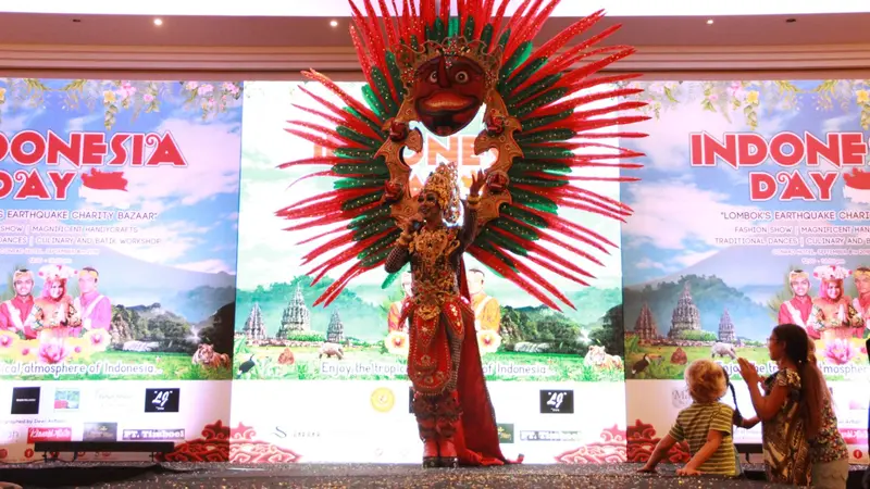 Pameran busana khas Indonesia dalam Festival Hari Indonesia di Istanbul, Turki (8/9/2018) (sumber: KJRI Istanbul)