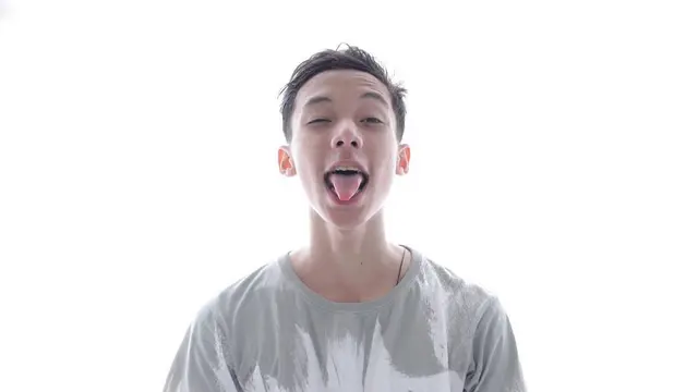 Jarang Terekspos, Ini 6 Potret Jason Adik Dahlia Poland