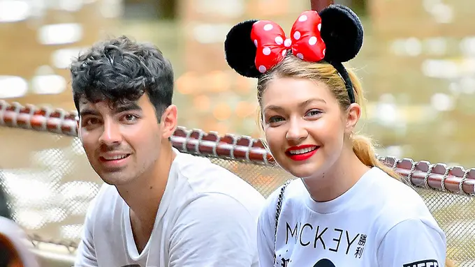 [Bintang] Gigi Hadid dan Joe Jonas