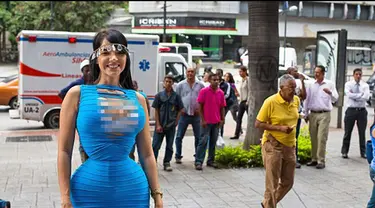 Model seksi asal Caracas, Venezuela Curvy Aleira Avendano melakukan tindakan ekstrem pada tubuhnya.Pasalnya, ia meenggunakan korset hingga 23 jam sehari demi sebuah penampilan.Aleira memakai korset selama 23 jam sehari guna mencapai keinginannya memp...