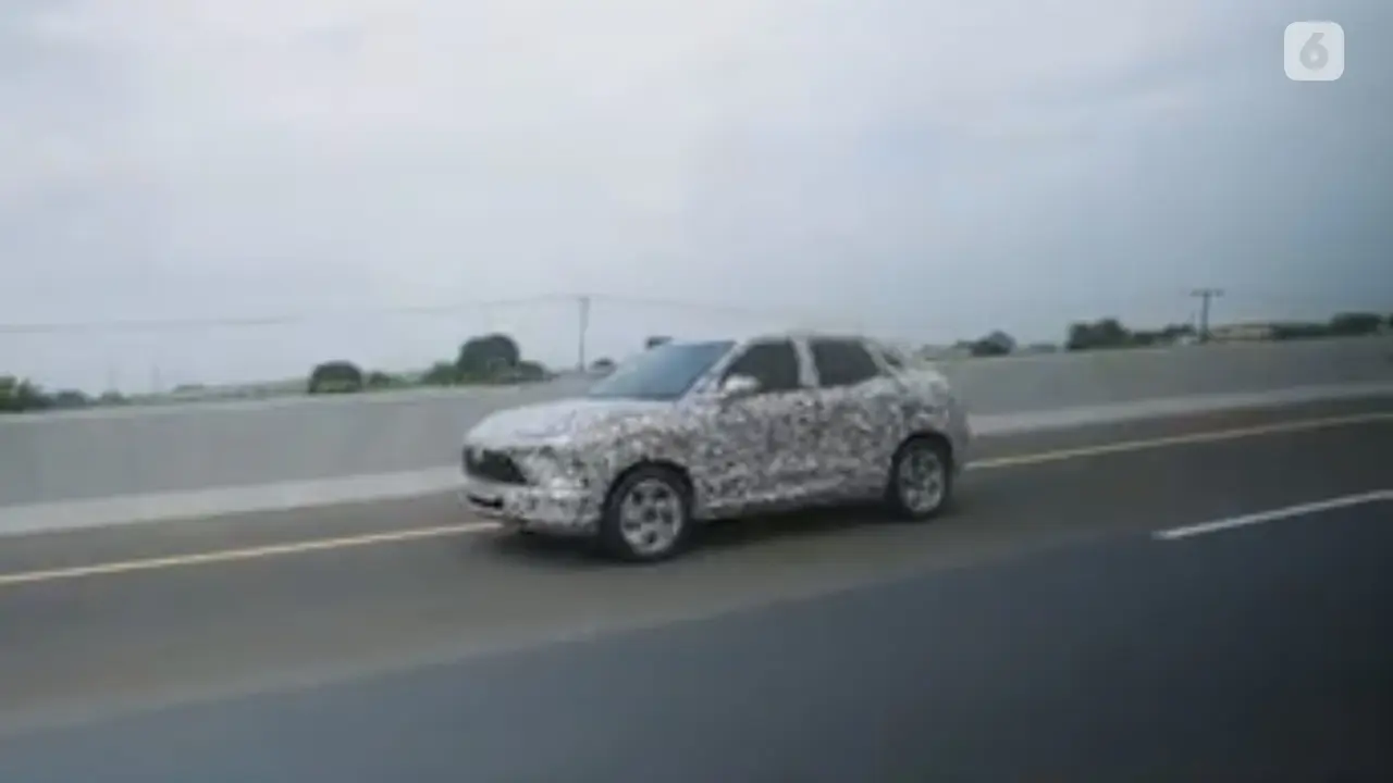 Mitsubishi XFC Concept versi produksi tertangkap kamera sedang uji jalan di Tol Trans Jawa. (Ist)