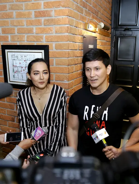 Dewi Rezer dan Marcellino Lefrandt