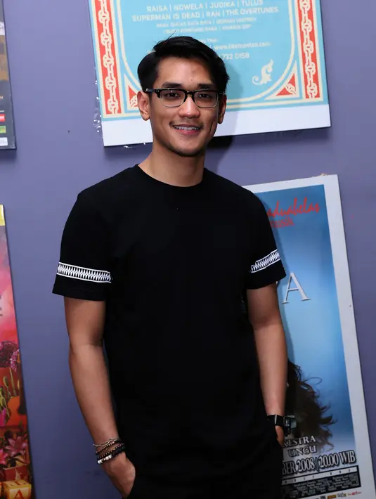Dijumpai di studio Erwin Gutawa, kawasan Antasari, Jakarta Selatan, Rabu (16/9/2015), Afgan mengaku akan menampilkan pesona nusantara lewat kostum yang dikenakannya. (Wimbarsana/Bintang.com)