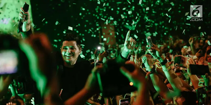 Aksi Panggung The Script Hipnotis Ribuan Fans di Jakarta