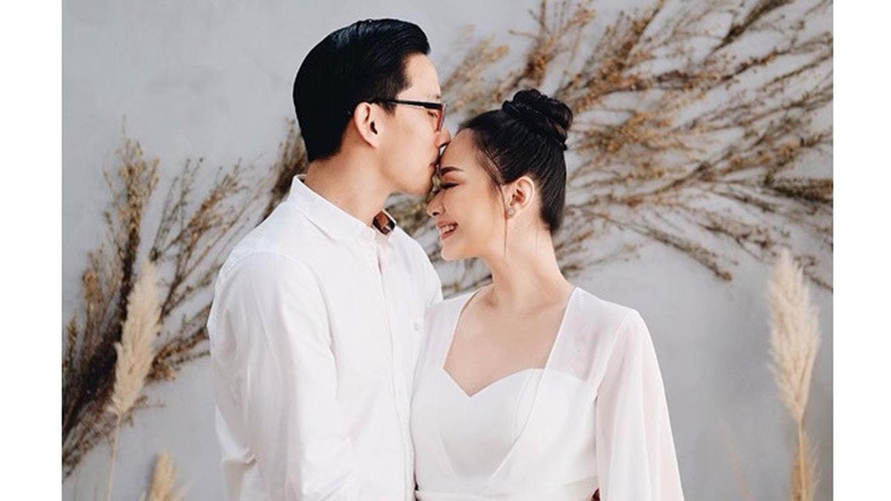 Hamil Anak Pertama, Ini 6 Potret Mesra Yuanita Christiani Bareng Suami