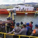 Tim SAR Gabungan Selamatkan Ratusan Penumpang KMP Putri Yasmin di Selat Lombok