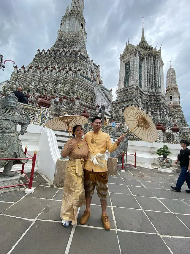 6 Potret Kebersamaan Anisa Bahar dan Pacar Brondongnya, Lebih Muda 19 Tahun