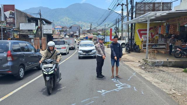 Jalur Mudik Puncak--Cipanas Kembali Memakan Korban, Mobil Hilang Kendali Hantam 2 Motor