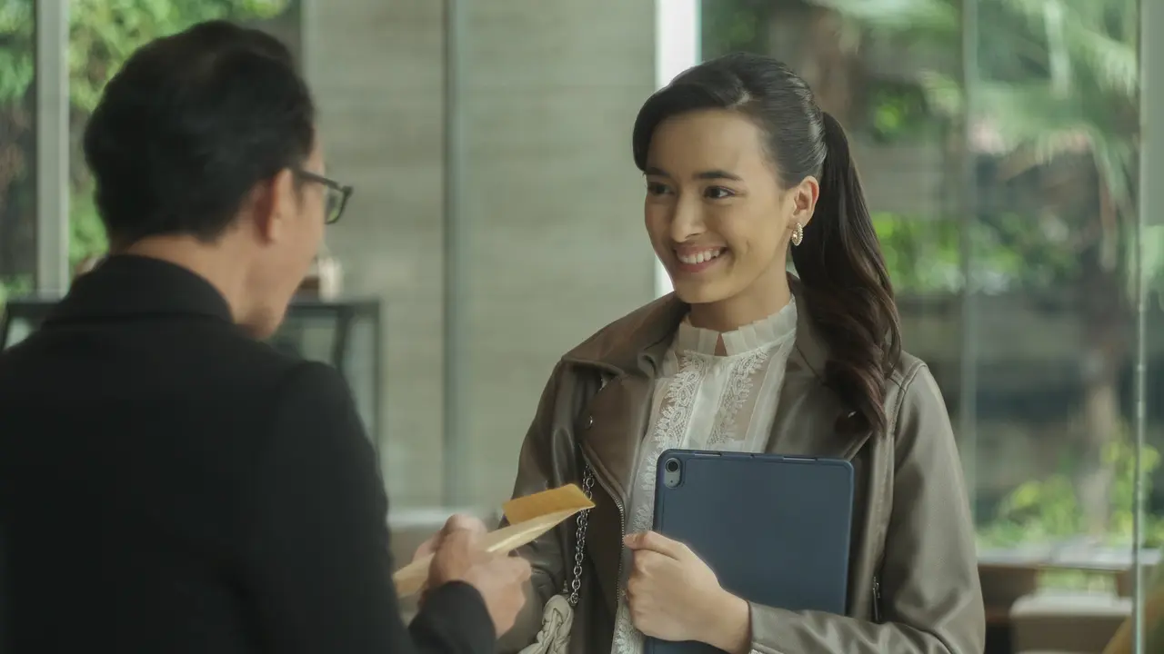Mawar De Jongh di Film What’s Up Secretary Kim