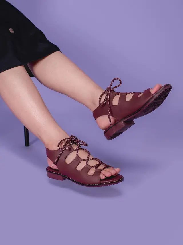 Rekomendasi 5 Jenis Sandal Wanita yang Membuatmu Tampil Stylish dan Tetap Nyaman, serta Tips Memadukannya