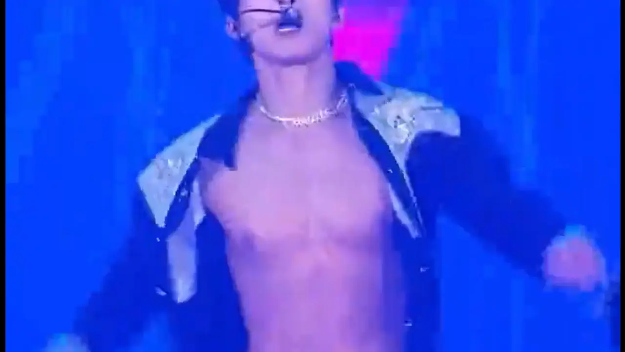Personel Boy Group Just B Curi Perhatian Penonton Mnet MAMA Awards 2023 dengan Aksi Buka Baju di Panggung