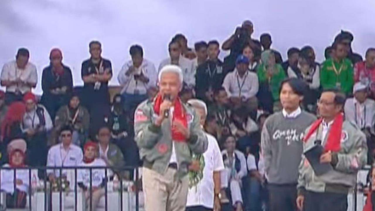 Ganjar Kenakan Kaus Seperti saat Dono Warkop Ditangkap Tentara