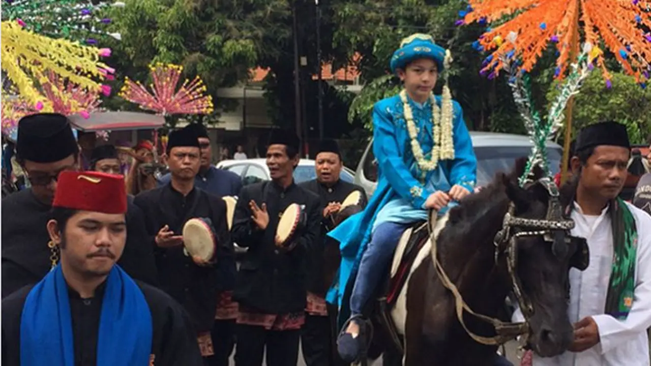 [Bintang] Anak Maudy Koesnaedi