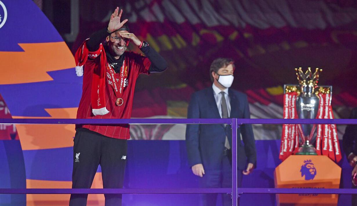 Atas pencapaian gemilang bersama Liverpool tersebut, Juergen Klopp pun dianugerahi Sir Alex Ferguson Trophy, nama trofi manajer terbaik versi LMA yang diambil dari nama mantan manajer Manchester United.