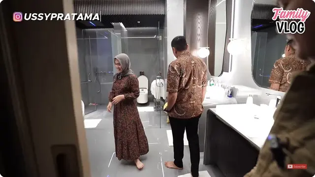 6 Potret Kamar Mandi Utama di Rumah Ahmad Sahroni, Mewah Dilengkapi TV