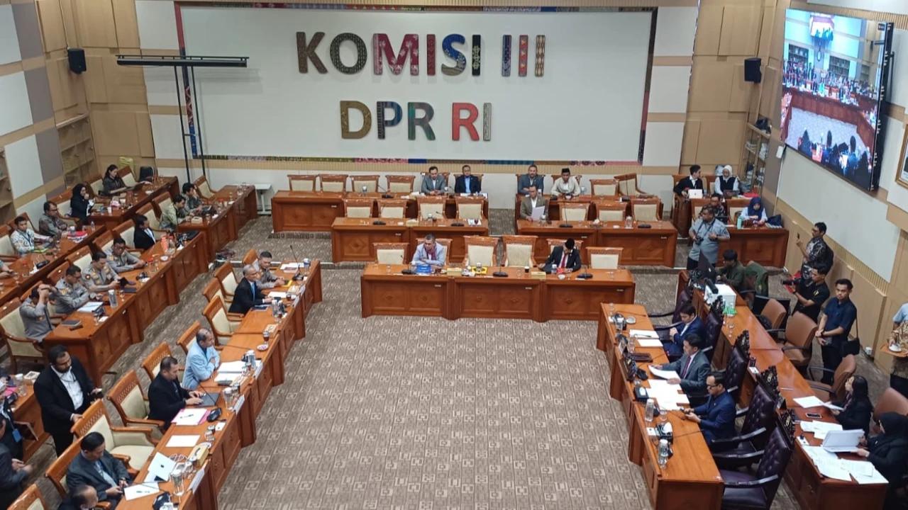 Wamenkum Eddy Hiariej Jelaskan Alasan Penambahan Masa Pensiun Kapolri Dalam UU Polri Baru