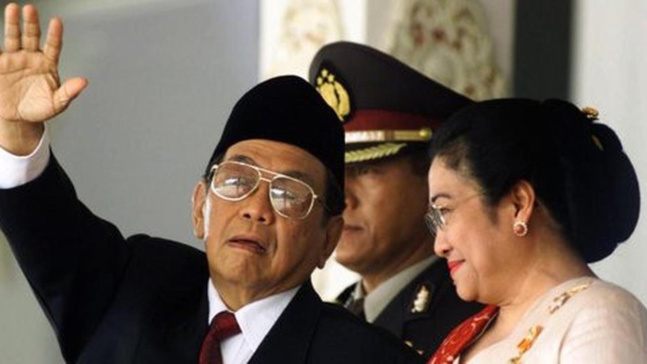 Menjatuhkan Gus Dur lewat sidang istimewa MPR