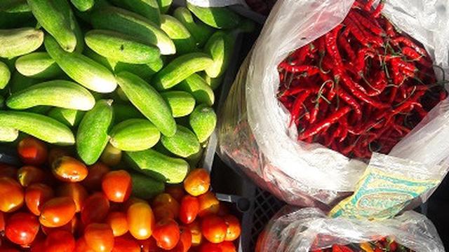Harga sayur mayur terpantau naik di Pasar Pondok Gede, Senin (7/5/2018). (Dok Foto: Liputan6.com/Bawono Yadika Tulus)