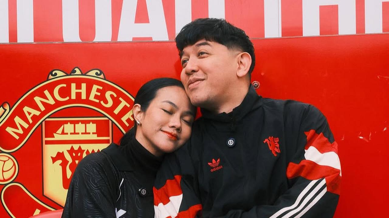 Potret Bahagia Donne Maula Suami Yura Yunita di Stadion Old Trafford Markas Manchester United: Seperti Mimpi, Jujur Belum Mau Bangun