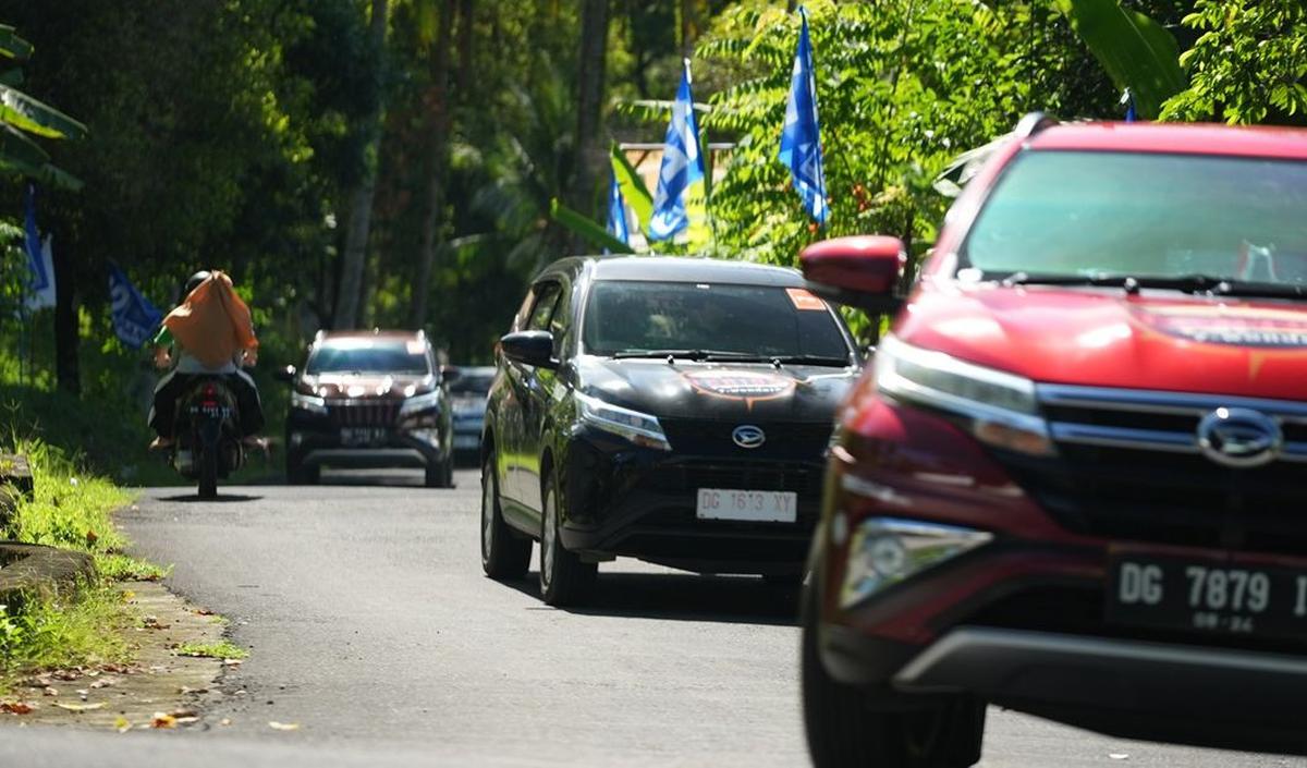 Di medan jalan menurun, kami 'pede' menuju obyek wisata berikutnya: Kedaton Besar. Sebab New Terios dilengkapi Vehicle Stability Control (VSC), ABS (Anti-Lock Brake System) dan EBD (Electronic Brakeforce Distribution).
