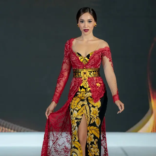 Laksmi De Neefee Siap Berlaga di Miss Universe 2022 dengan Kostum Kapal Phinisi 6 Kilogram