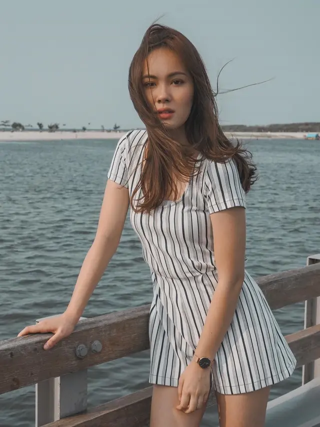 7 Gaya Kasual Jennifer Eve, Pemeran Arumi di Sinetron Istri Kedua
