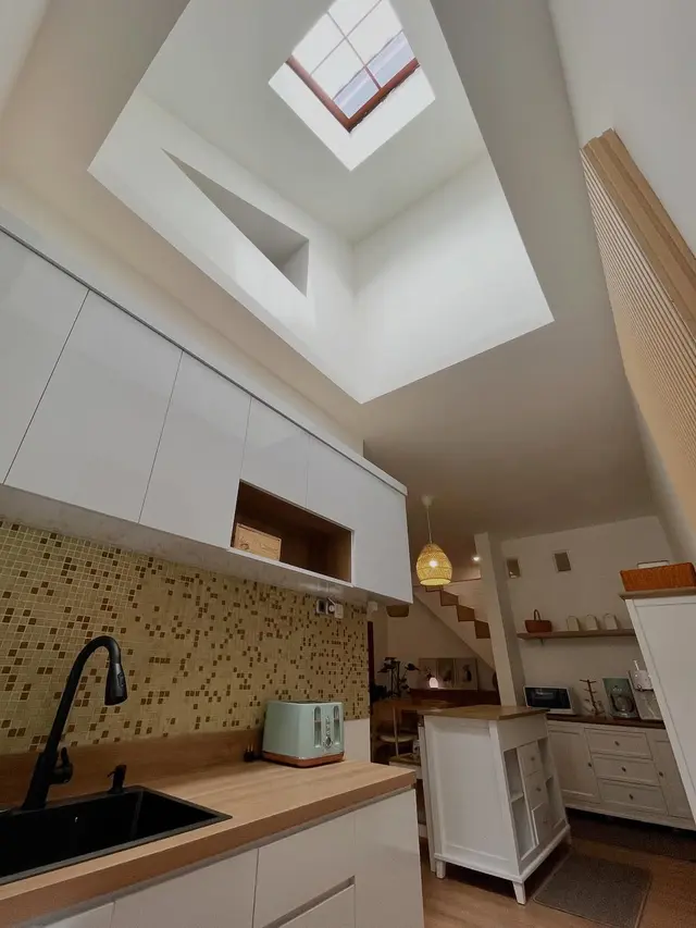Potret Dapur di Rumah Baru Cyntia Lamusu yang Desainnya Kecil Tapi Cocok untuk Keluarga Modern