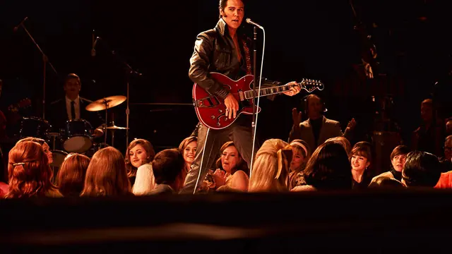 Austin Butler dalam film Elvis. (Warner Bros. Pictures via AP)