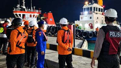 Kapal Tabrakan di Tuban, Tim SAR Buru Perwira yang Hilang