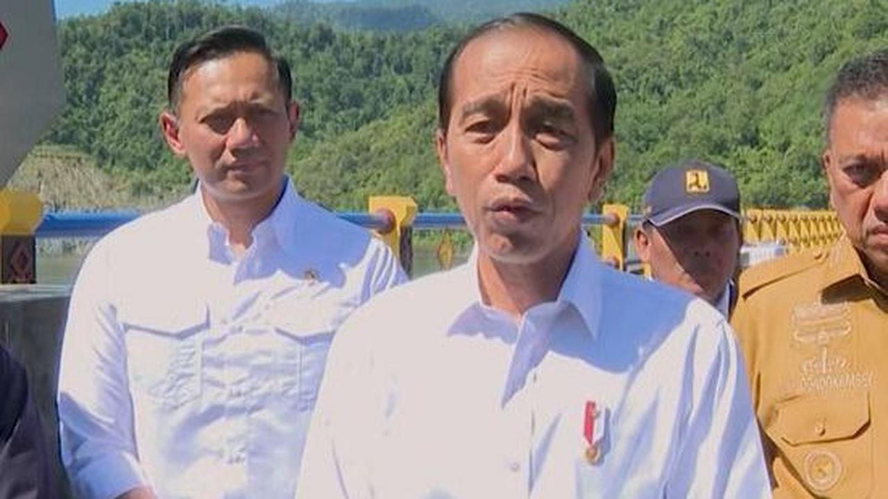Sebelumnya, Presiden Joko Widodo atau Jokowi membahas sejumlah program capres dan cawapres nomor urut 2, Prabowo Subianto-Gibran Rakabuming Raka saat sidang kabinet paripurna di Istana Negara Jakarta, Senin (26/2).&nbsp;